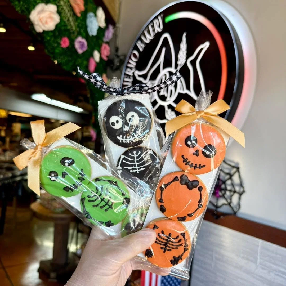 🎃🕸️ Spooky season is officially here at Palermo Bakery! From haunted sugar cookies to frightfully fun cupcakes, our Halloween treats are wickedly sweet and baked fresh 👻🧁✨
Stop in to grab something scary-good before they disappear into the night