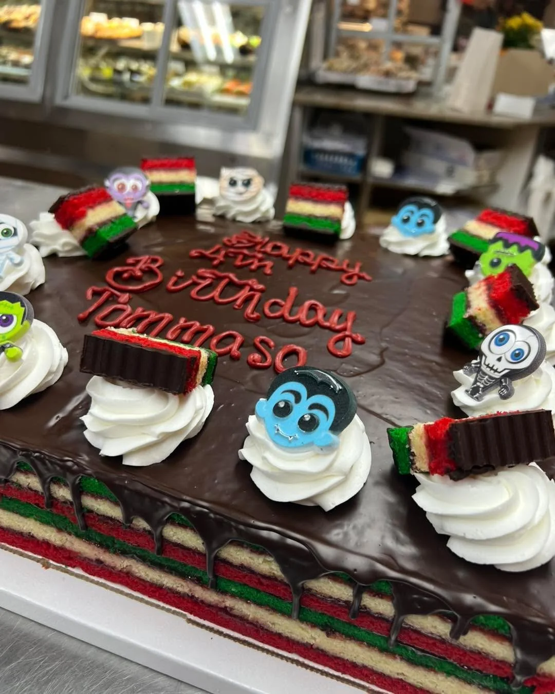 🎂🍫 A spooky-sweet Italian rainbow cookie cake! Layers of almond, raspberry, and chocolate deliciousness to celebrate Tommaso’s 4th birthday in style! 👻💚🤍❤️
📍Palermo Bakery | 7312 W Irving Park Rd, Norridge, IL
📞 708-695-5998 | Open Mon&