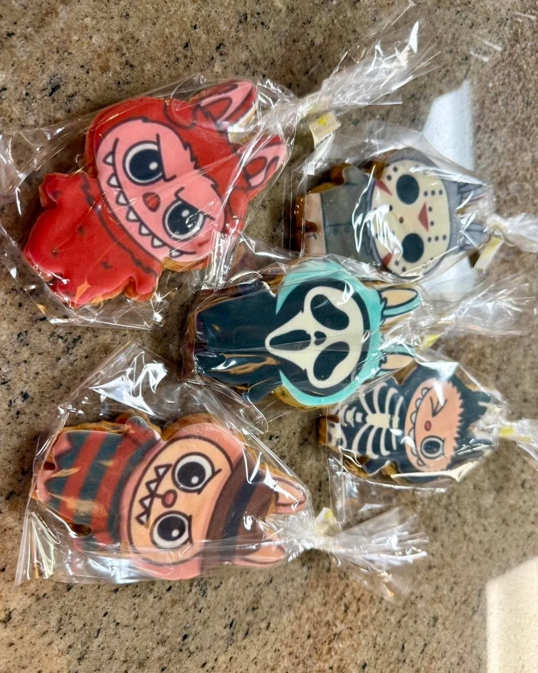 🎃👻 October is in full swing at Palermo Bakery — and we’re mixing spooky sweets with Italian flair! 🇮🇹✨
From our viral mousse fruit pastries 🍊🍓 to Halloween sugar cookies, Italian Heritage Month cupcakes, and ghost brownies, there&rs