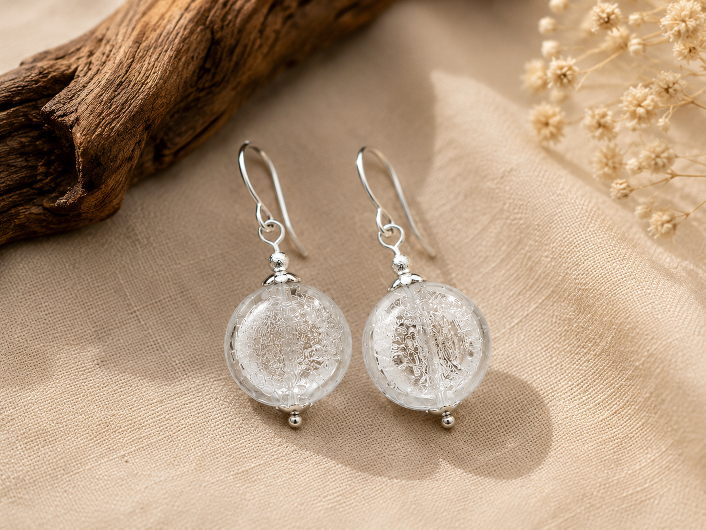 Pendientes de plata con bolas de vidrio de Murano decoradas con pan de plata