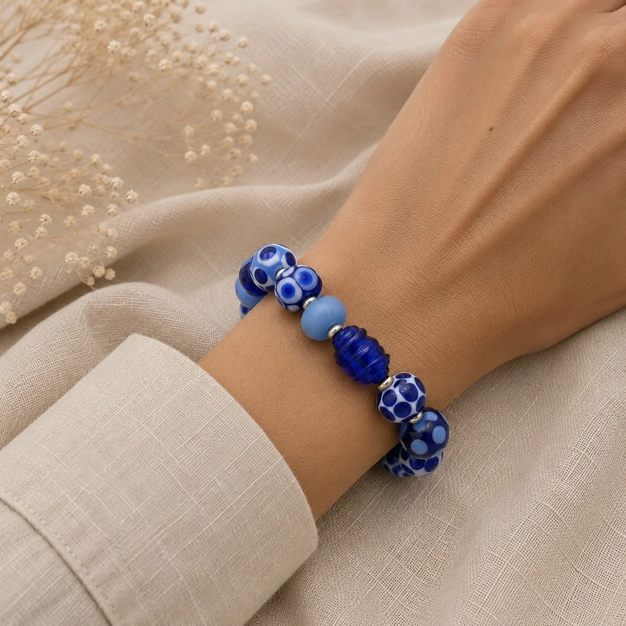 Pulsera artesanal azul de vidrio | Hecha a mano