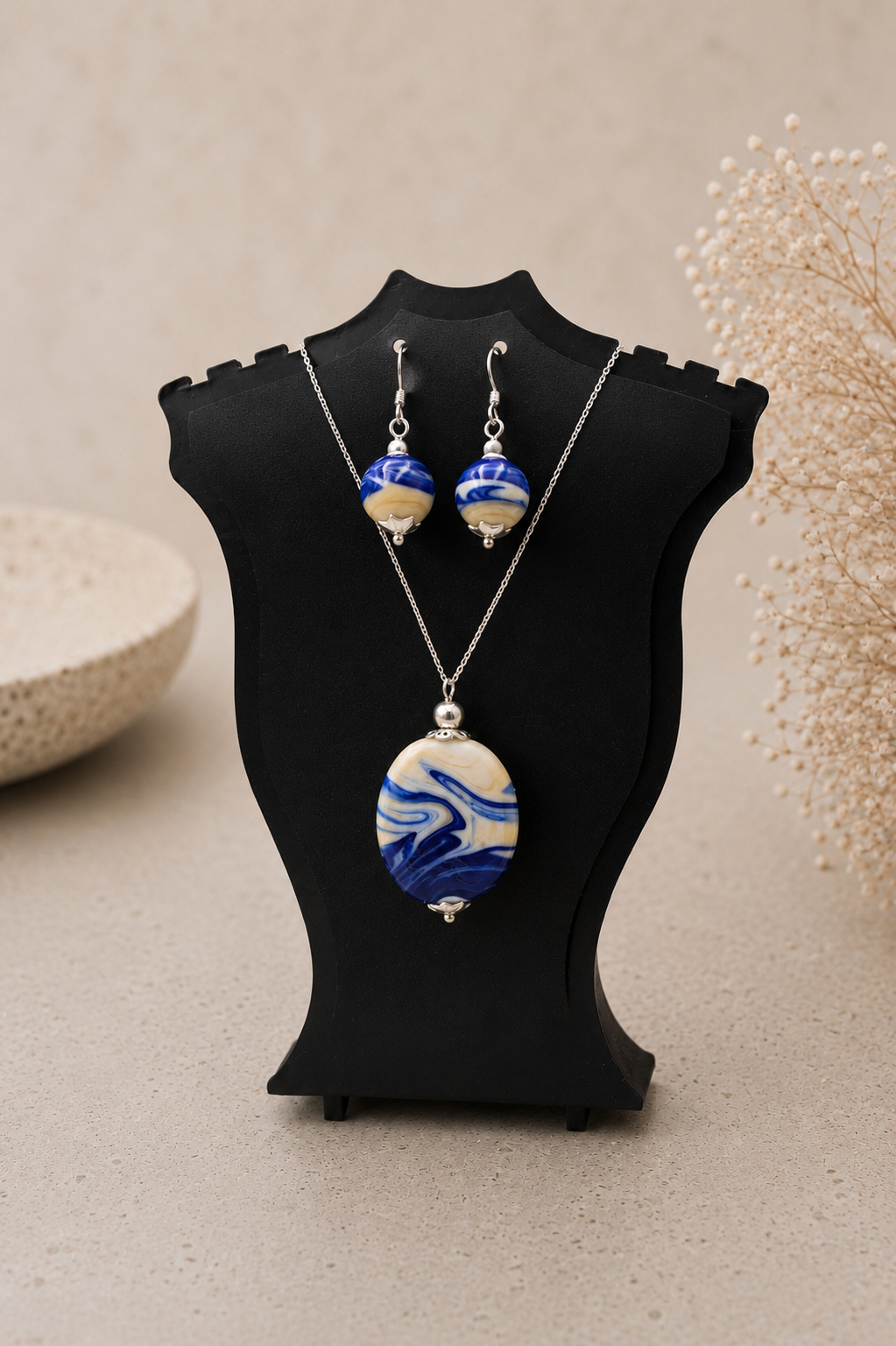 Conjunto azul inspirado en el mar | Collar y pendientes artesanales