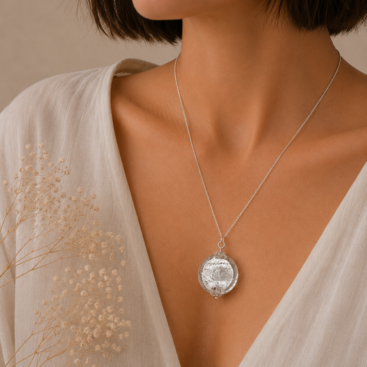 colgante artesanal hecho a mano joyería de vidrio de color transparente y pan de plata, y plata de ley