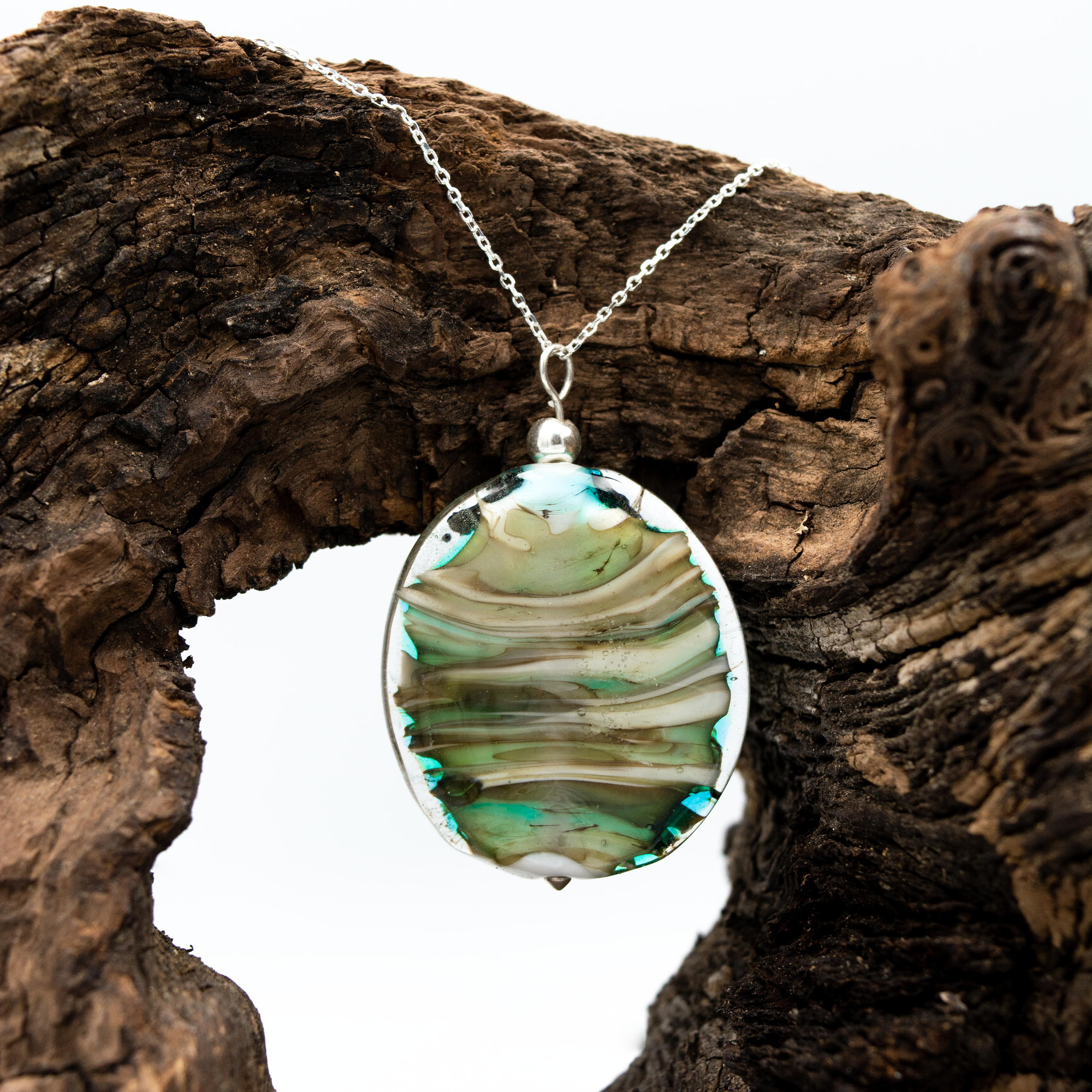 colgante artesanal hecho a mano joyería de vidrio de color verde y plata de ley
