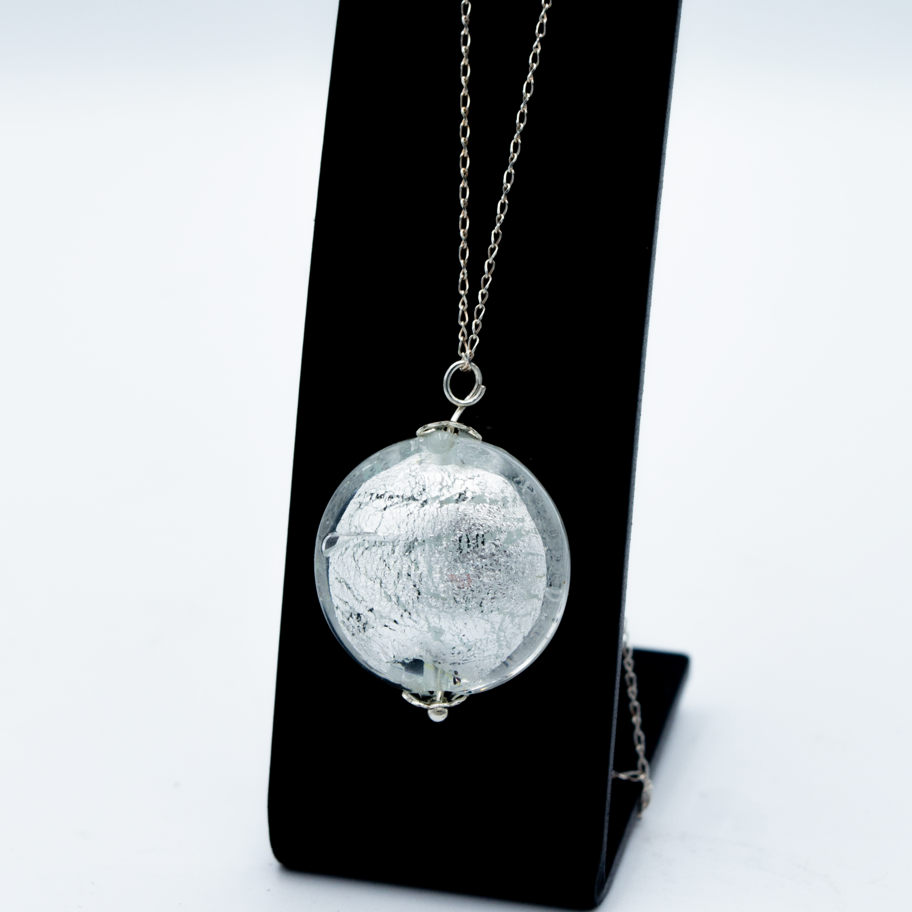 colgante artesanal hecho a mano joyería de vidrio de color transparente y pan de plata, y plata de ley