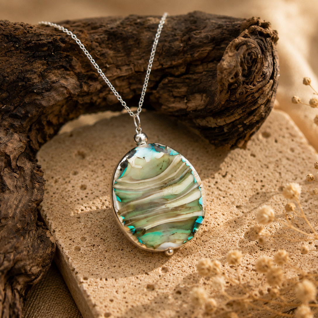 colgante artesanal hecho a mano joyería de vidrio de color verde y plata de ley
