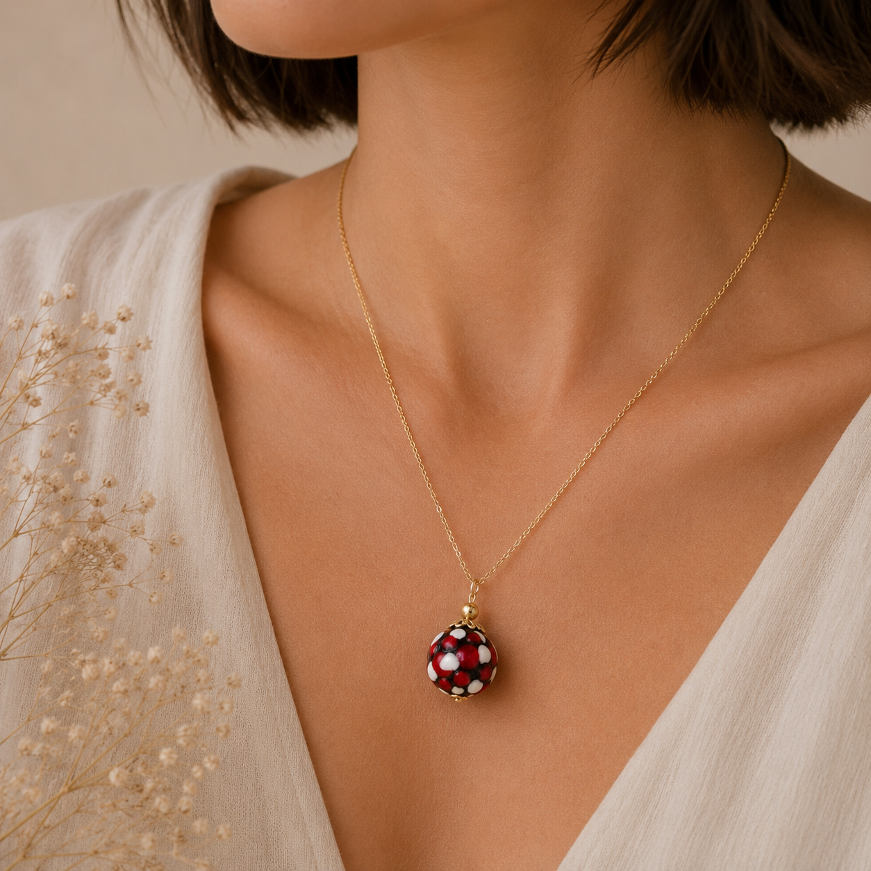 colgante artesanal hecho a mano joyería de vidrio de color rojo y plata chapada en oro