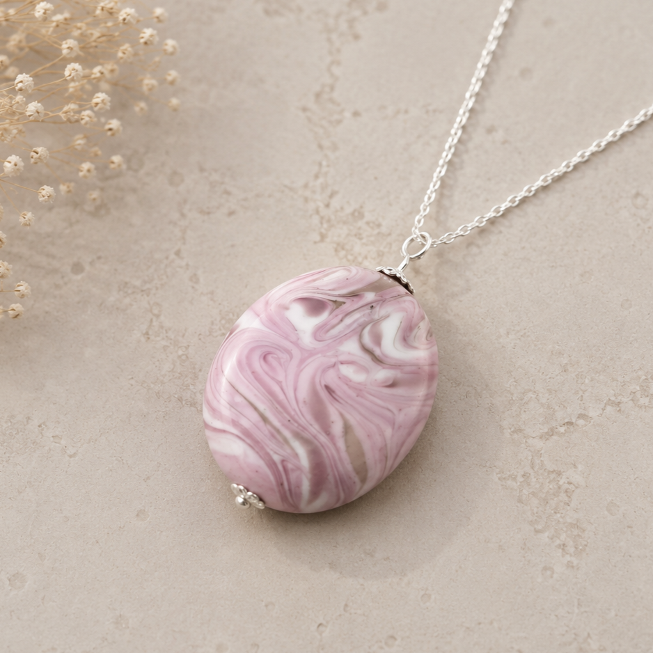 colgante artesanal hecho a mano joyería de vidrio de color rosa y plata de ley