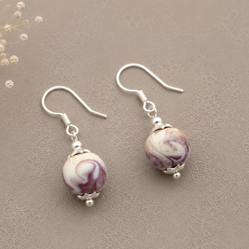 Pendientes Marble Lila de vidrio de Murano artesanal y plata de ley con efecto marmolado en tonos lavanda.