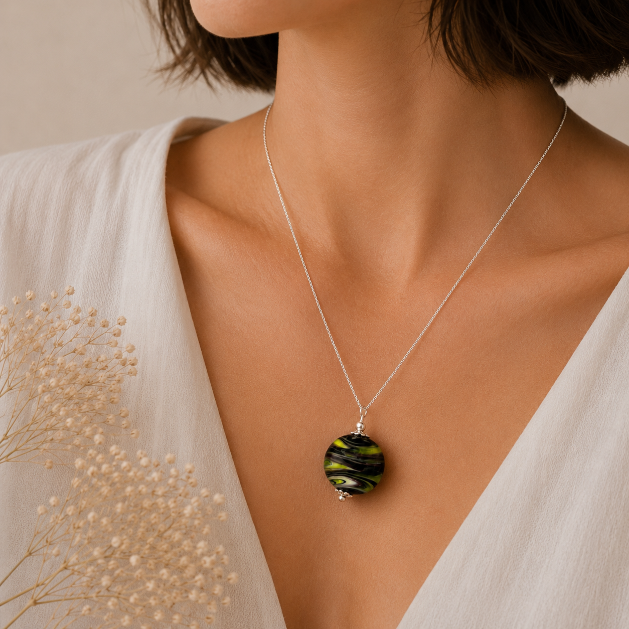 colgante artesanal hecho a mano joyería de vidrio de color verde y plata de ley