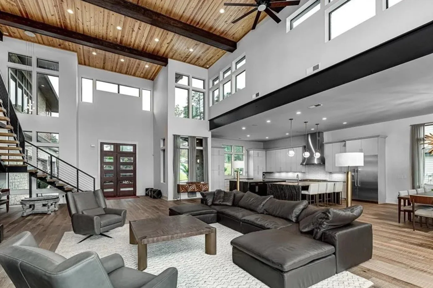 Modern Lake House 1.jpg