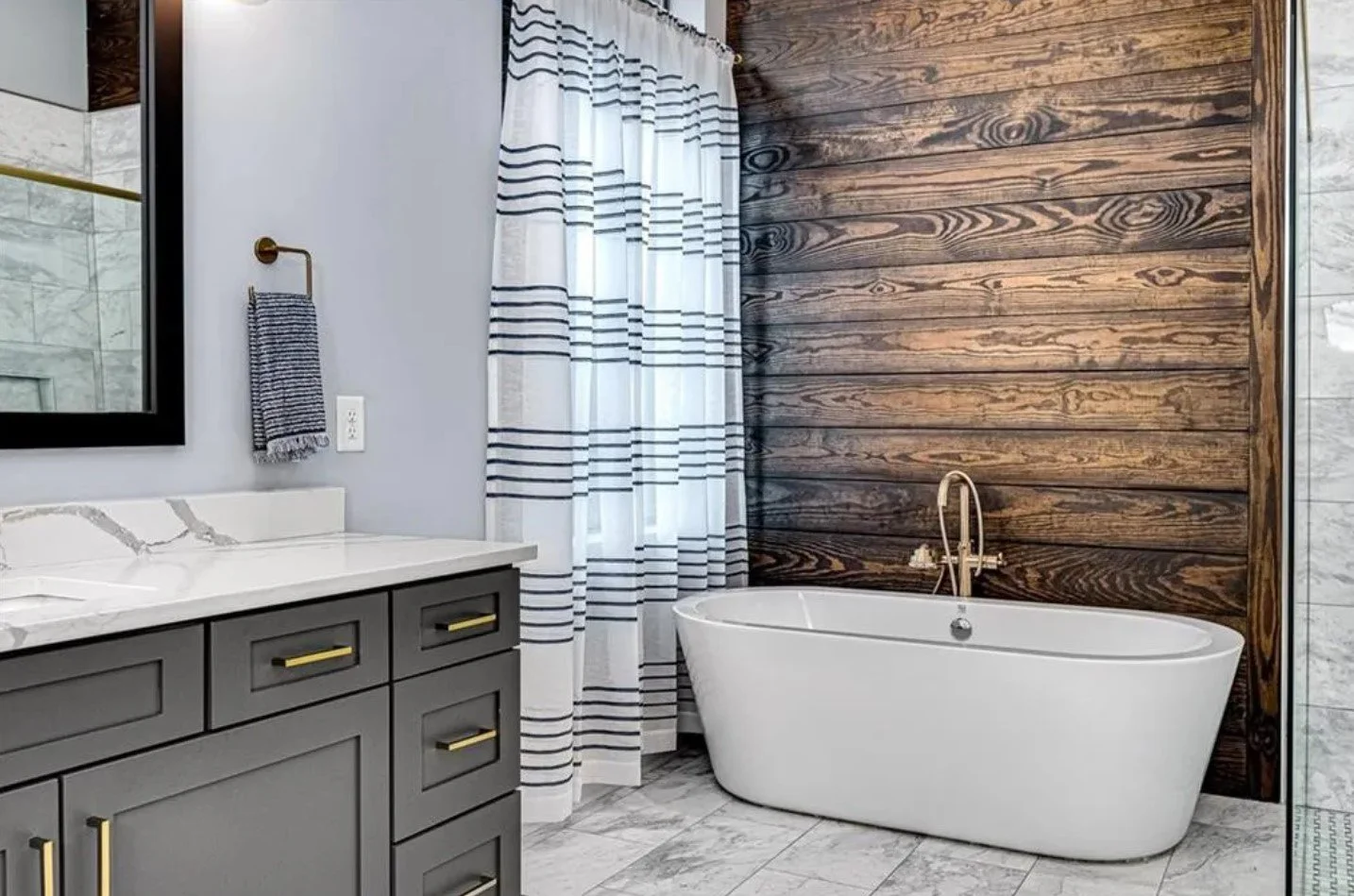 Modern Lake House bath.jpg