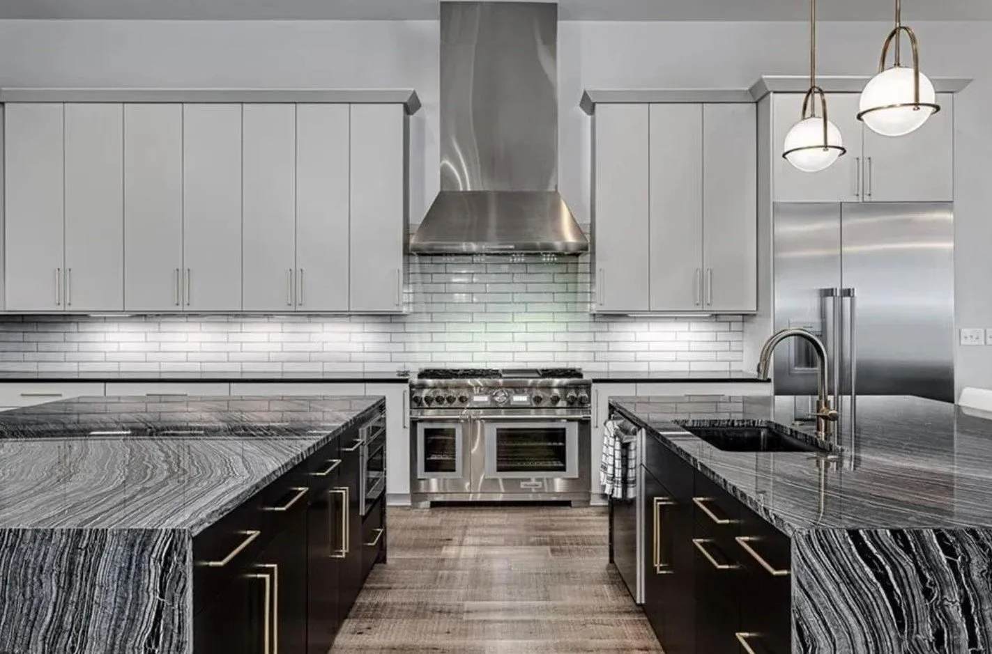 Modern Lake House kitchen.jpg