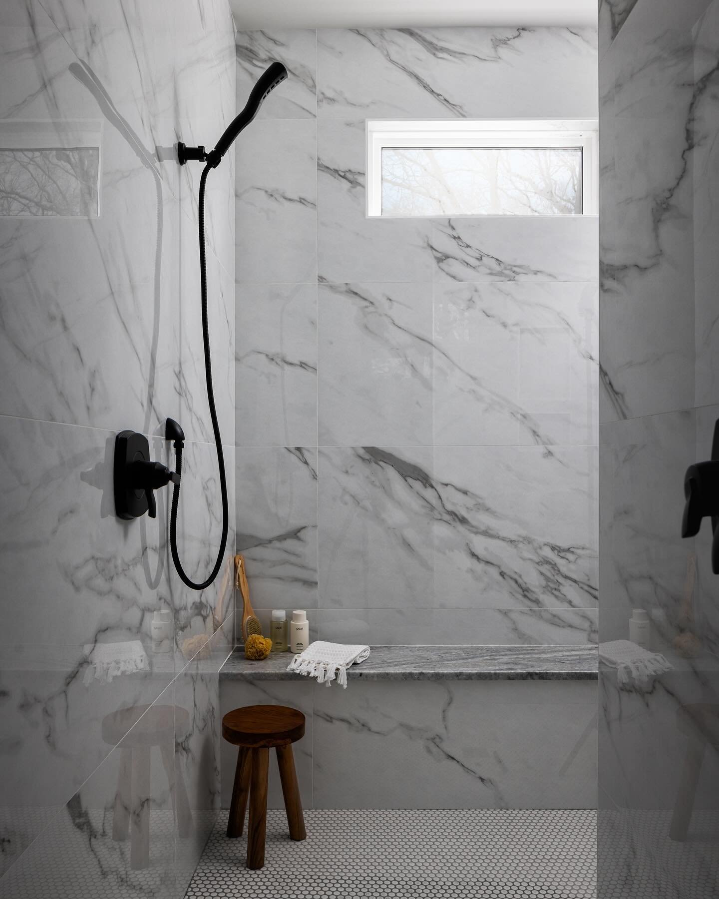 Primary walk-in shower of our clients dreams (and ours 🤩) at project #homesteadfarmhouse 

We love the movement in the 24&rdquo;x48&rdquo; Calcutta Bianca tiles. The horizontal straight stack with thin bright white grout lines adds a modern touch to