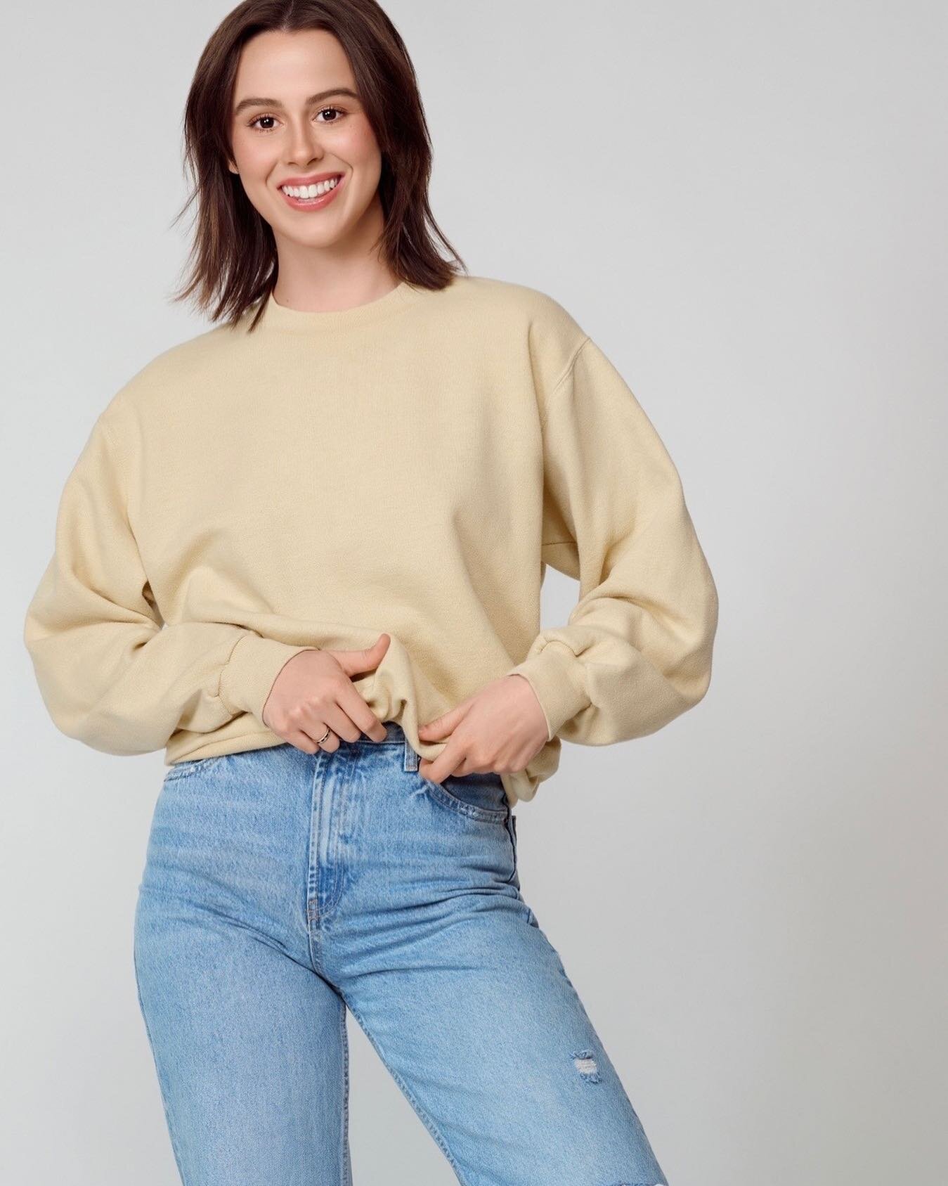 We love a good neutral moment because that smile says it all 🤎
&bull;
&bull;
 #kristenweaver #kristenweaverstudio #model #fashion #modelingagency #bronze #bronzed #studio #naturallight #nikon #nikonusa #photographer #fashionphotography #beauty #make