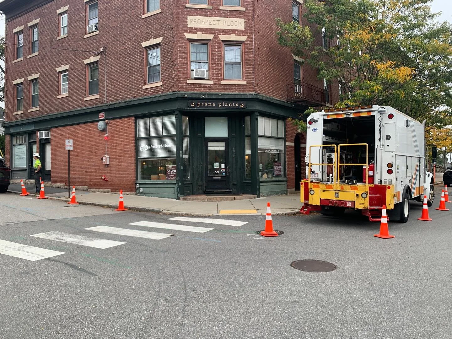 PLEASE COME VISIT! Unfortunately they are doing some construction right in front of the store 🤦&zwj;♀️ but I&rsquo;m OPEN for my last couple of days! ❤️