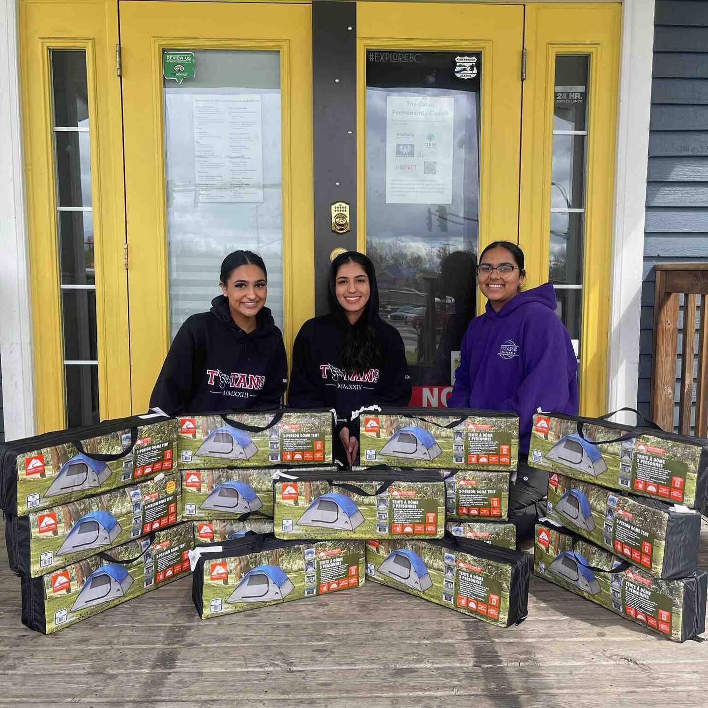 Three grade 12 students from Abbotsford Traditional Secondary School donated 15 new tents to CEDAR Outreach. ⛺️ ⛺️⛺️⛺️
They raised $700 during their doughnut-sale fundraiser to purchase the tents. 🍩🍩🍩
The fundraiser is part of their Capstone proje