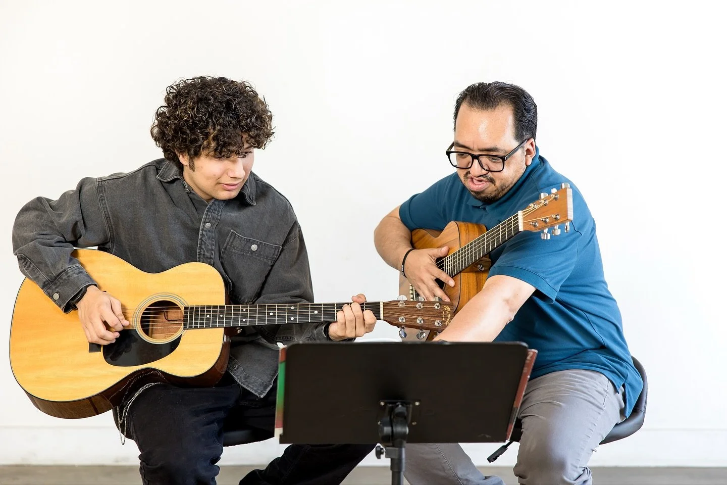 It is the week before Thanksgiving break. 🦃
&zwnj;
Our WM students are hard at work and enjoying the learning process! 🎼📚
.
.
.
.
#wmmusiclessons wmtutoringservices #musiclessons #guitarlessons #tutoring #education #students #tutor #math #homework