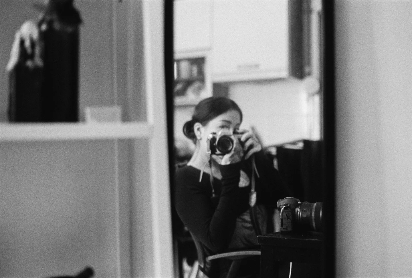 Ending a long cycle. 긴 하나의 사이클을 마무리합니다.

올해 스튜디오를 정리한 뒤 제 삶의 속도가 많이 느려졌고, 그 속에서 드디어 몸을 충분히 쉬게 하고 감정과 느낌에 귀 기울일 순간이 생겼습니다. 처음에는 예상보다 두려웠지만, 시간이 지나면서 따뜻해졌습니다.

한국에서 저를 있는 그대로 받아준 친구들에게 감사합니다. 이런 관계는 흔하지 않습니다. 그래서 더욱 감사한 마음입니다.

요가 수련을 함께해 준 학생분들, 계속 연습