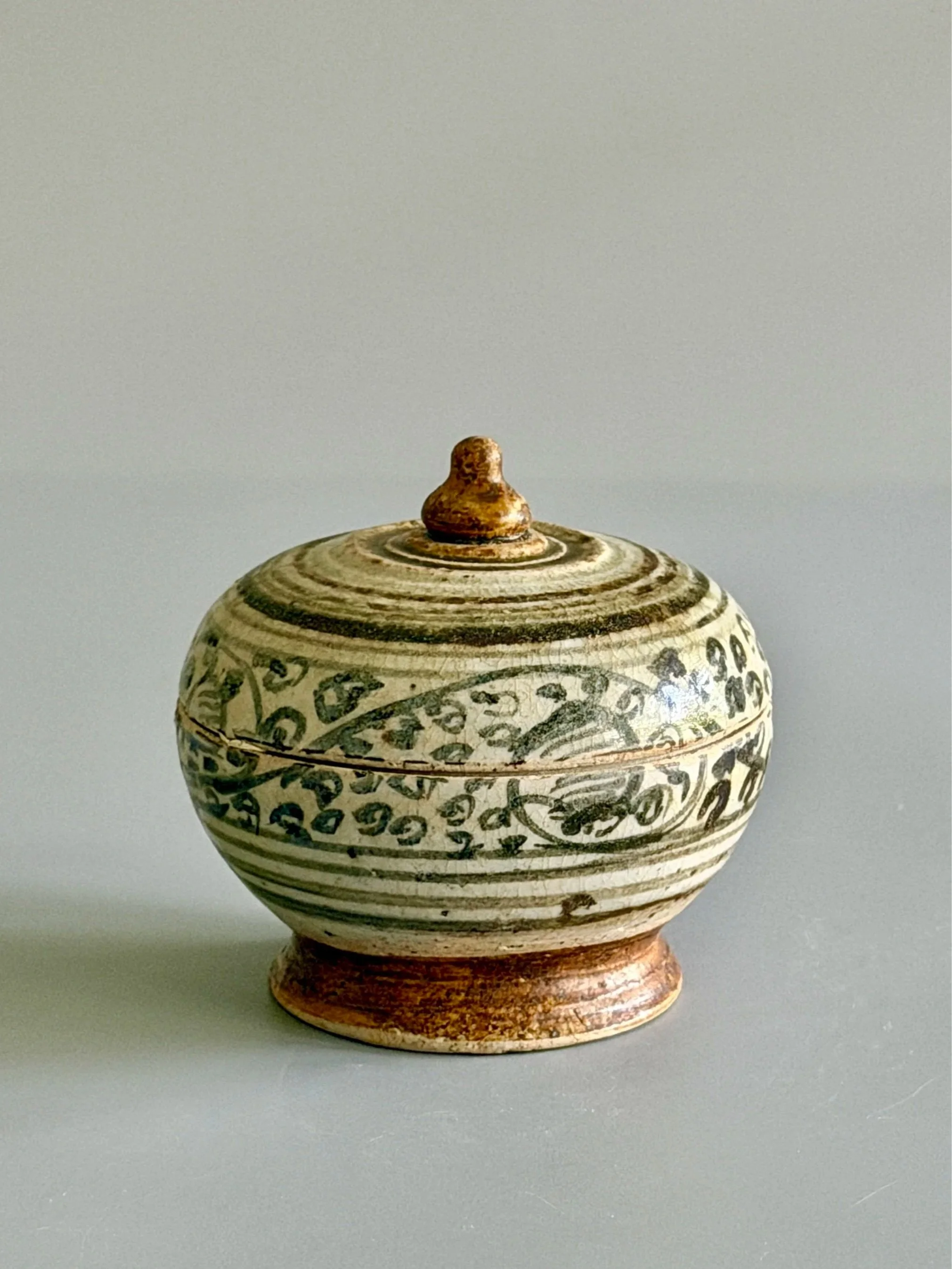 Incense container_ Sawankhalok