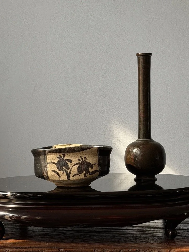 Black oribe chawan and bronze flower vessel