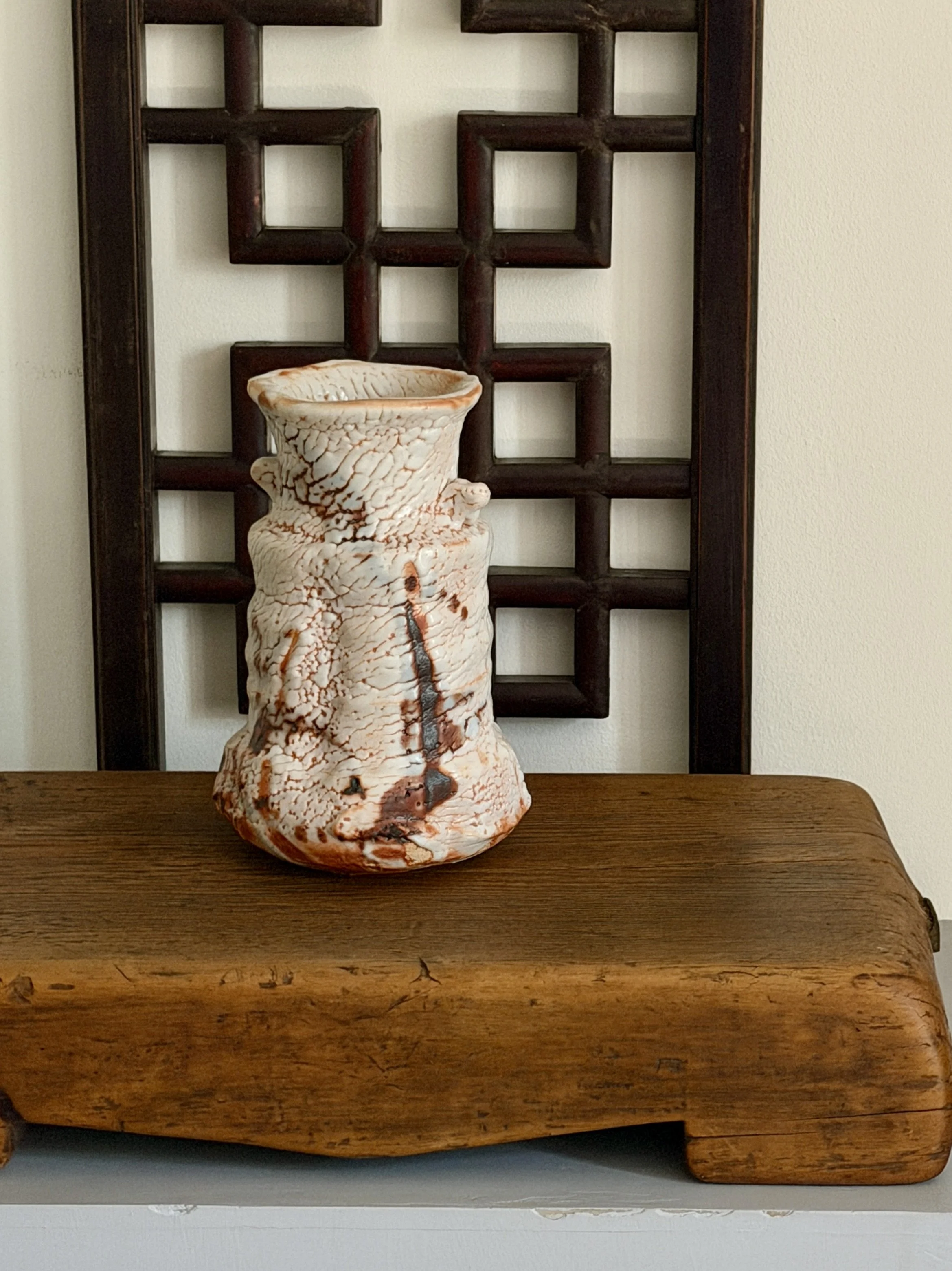 Modern shino flower vase