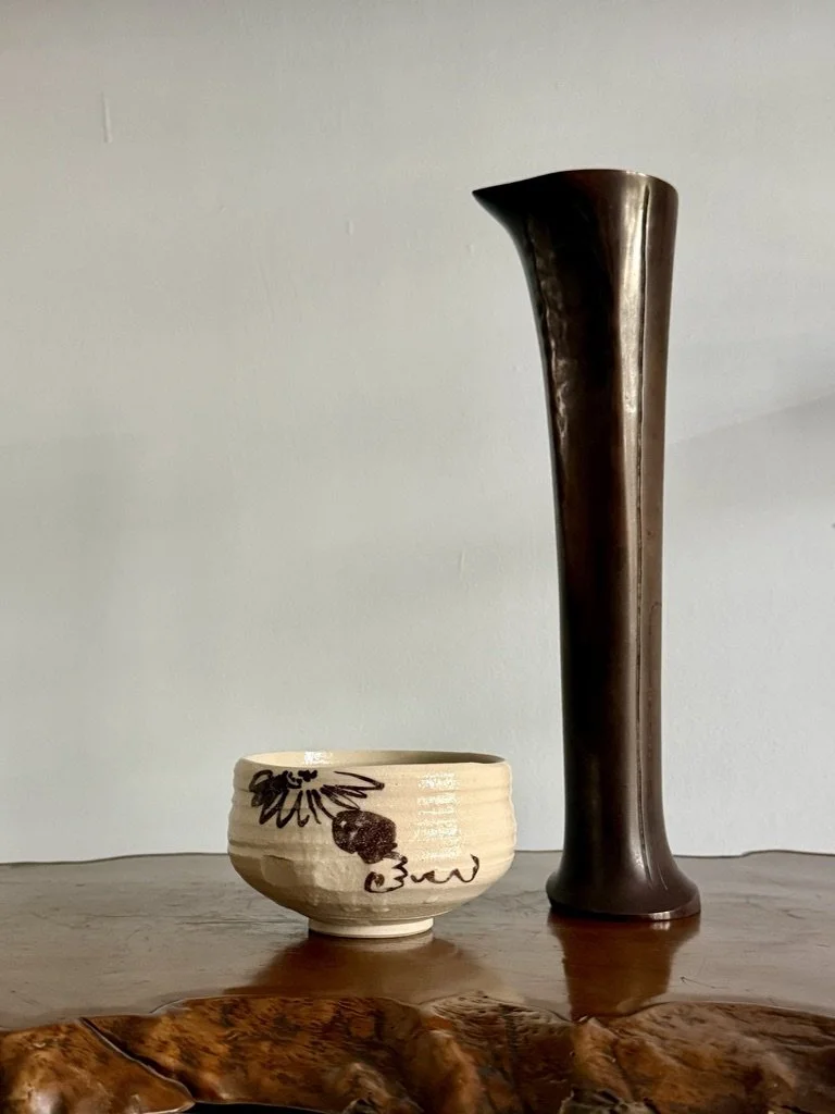 Rosanjin chawan and Hasuda Shugoro bronze flower vase