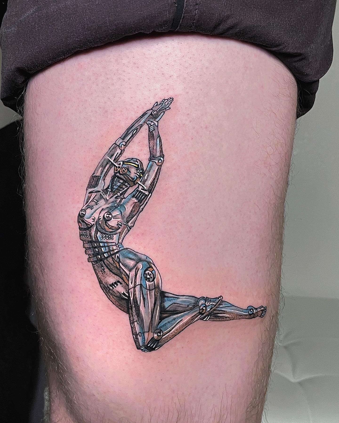 @hajimesorayamaofficial 

#pnwtattoo #pnwtattooartist #seattletattoo #seattletattooartist #hajimesorayama #sorayama #chrometattoo #metalwork #pinuptattoo #inkedmag #inkedmagazine