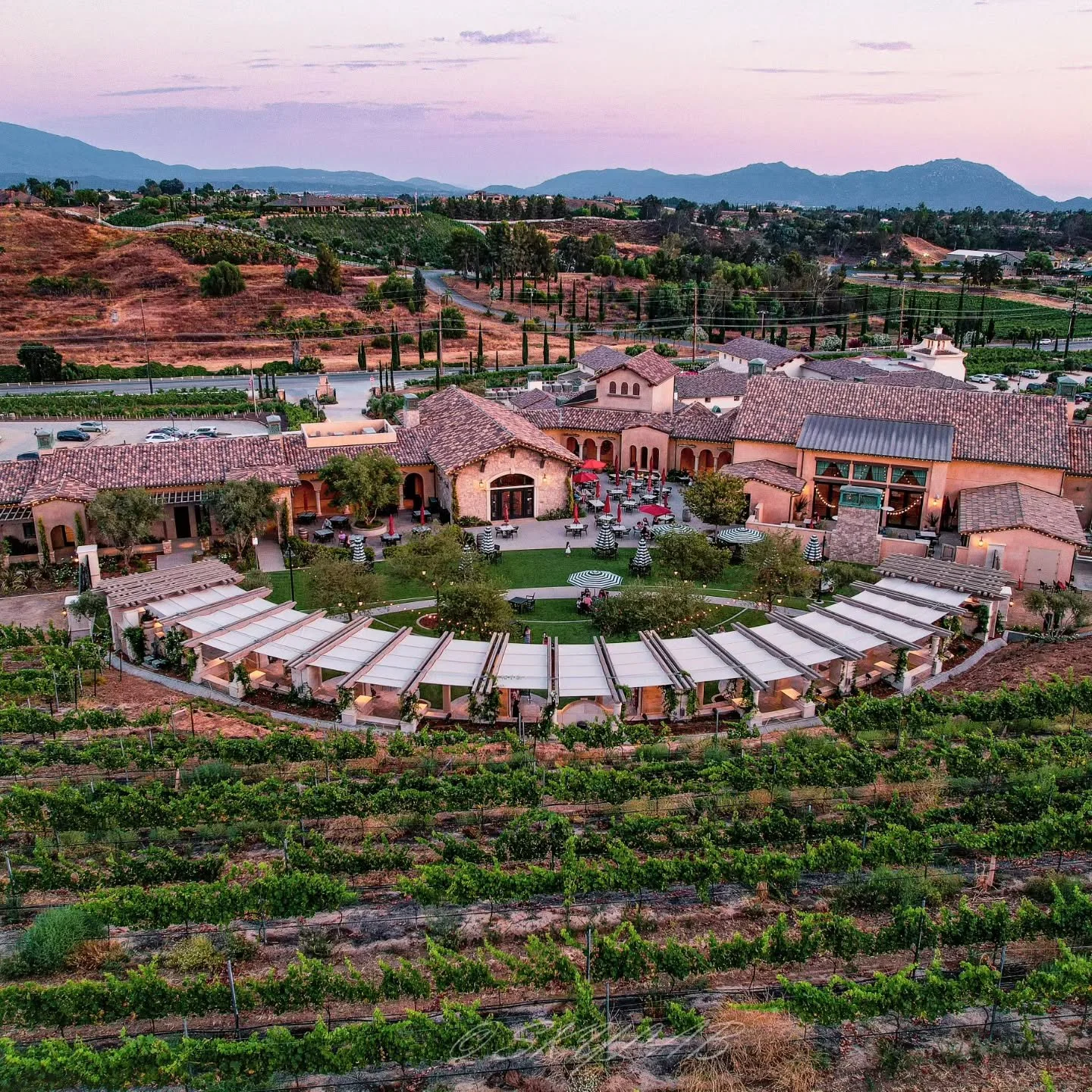 🌅 Enjoy these stunning evening shots as the sun sets over wine country Temecula!

🚁 Aerial views just hit different!

➡️ Swipe to see the shots! Which one do you prefer? Let us know in the comments! 👇

At Skylab Media Productions, our passion for 