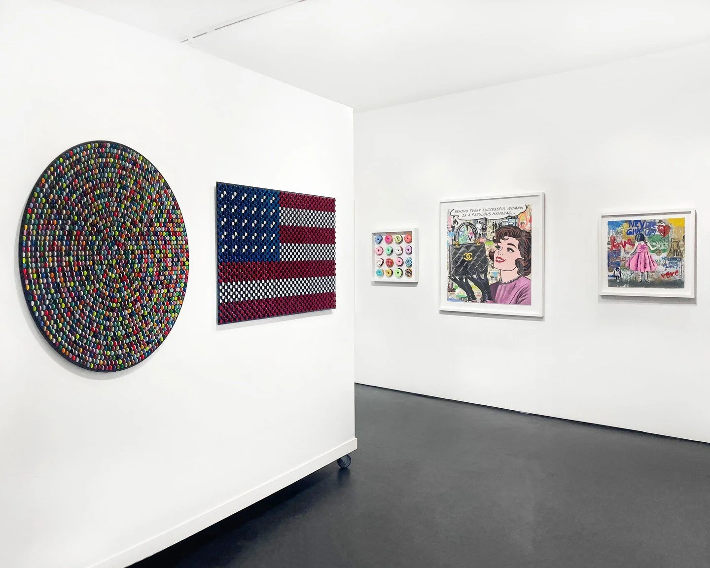 #DTRModern coded display here in our #Soho gallery 🫠👏 with quintessential works by artists @jurajkralik.art @kingofpopart and @mrbrainwash. If this is your style, stop by to see more like it!

Link in bio and DM for inquiries.
.
.
.
#dtrmodern #art