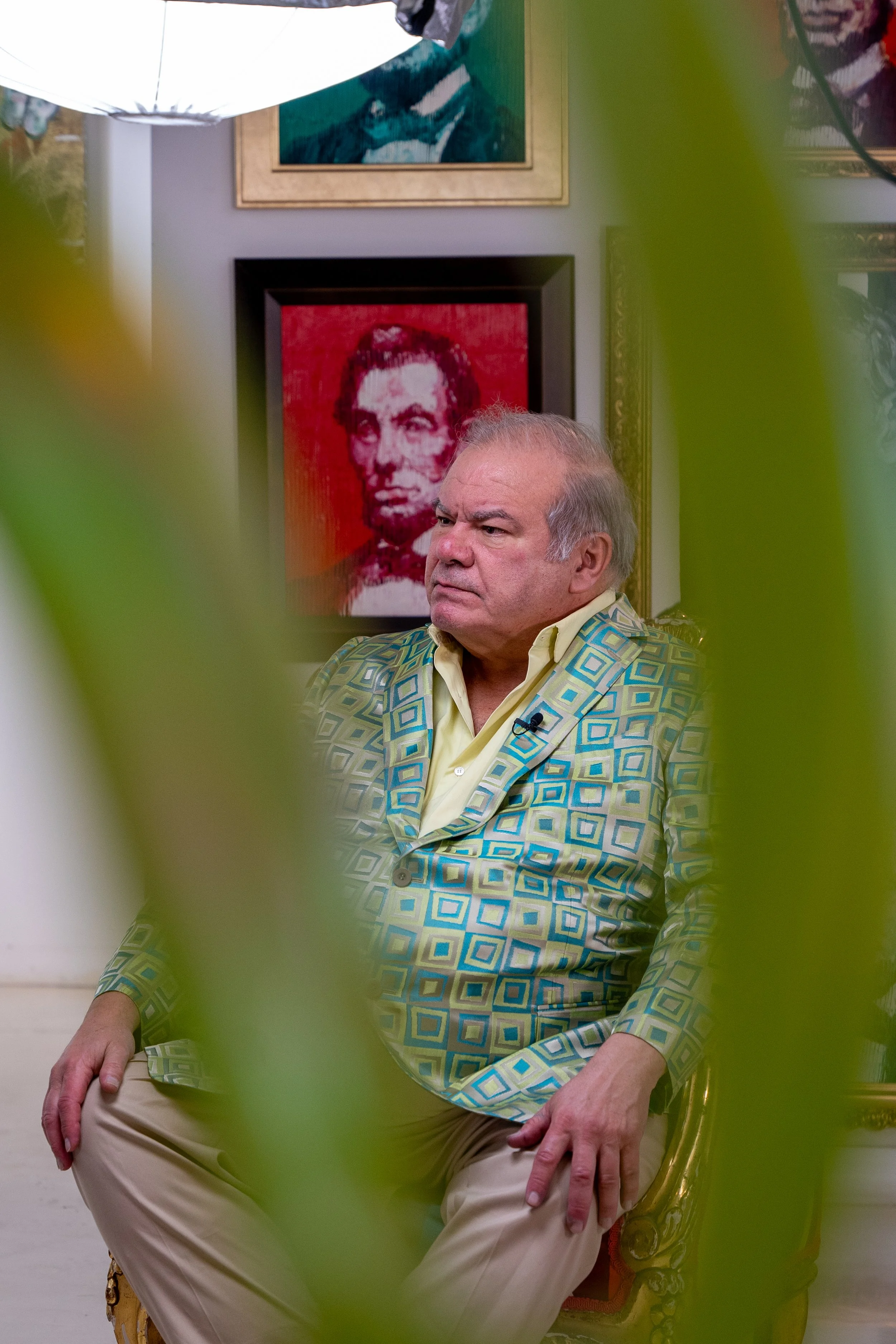 Hunt Slonem returns for his annual exhibition in Boston!