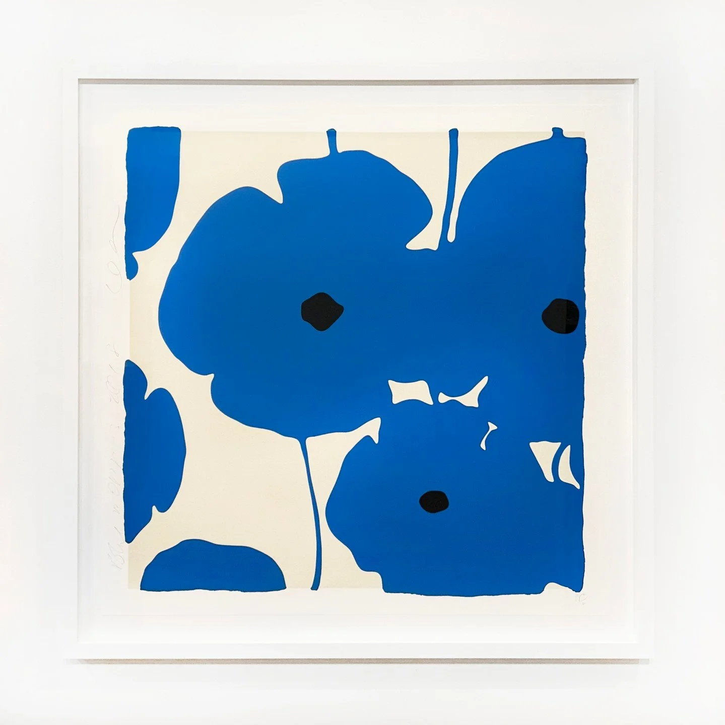 The bigger the poppy the better!😌💐 New @donaldsultan prints, Printer's Proof /2, 45 x 45 inches framed are on display in our #Boston gallery, stop by to view.
Link in bio and DM for inquiries.
.
.
.
#dtrmodern #artgallery #donaldsultan #bostongall