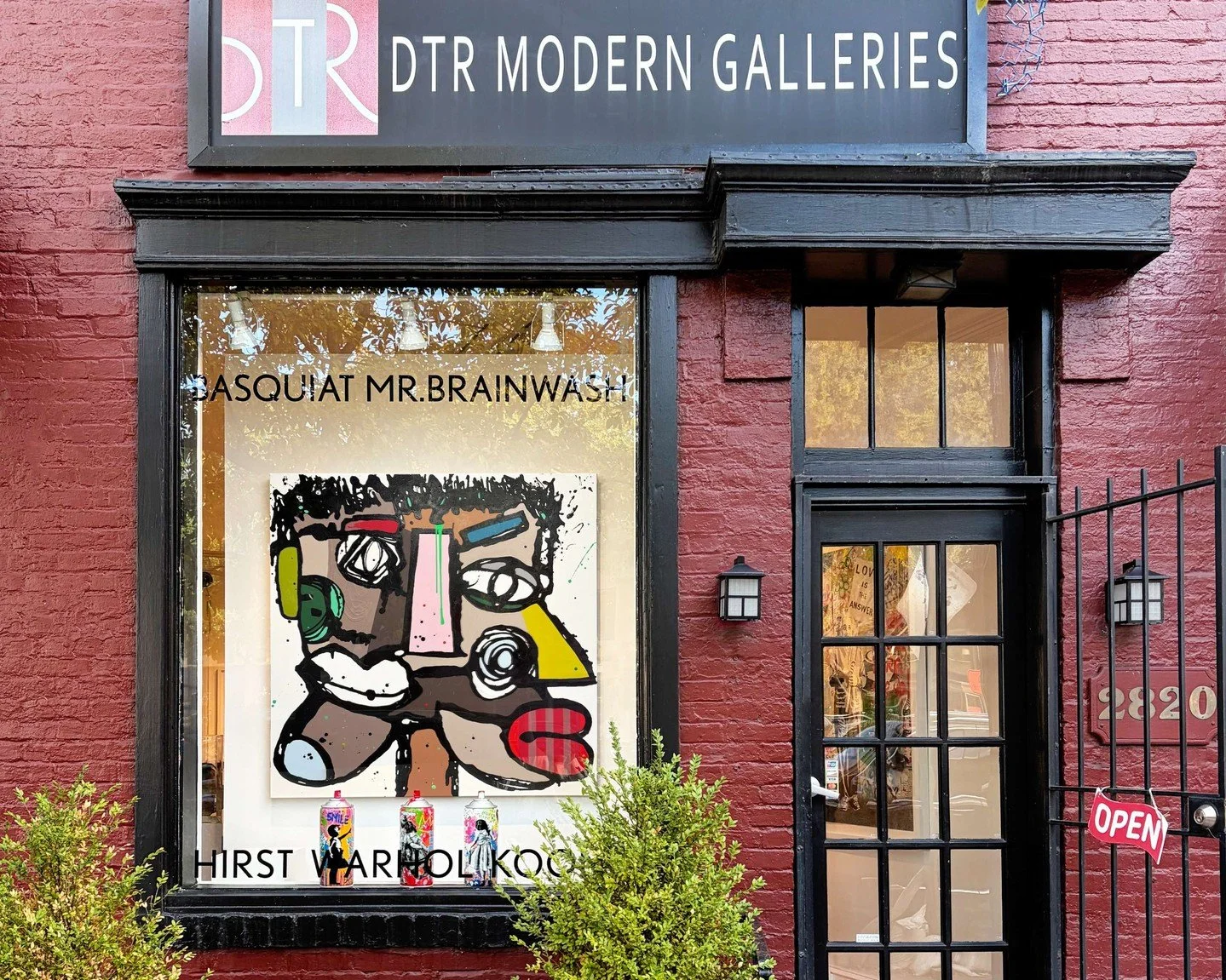 If you're in the #DC area, join us tomorrow night from 6-8PM in Georgetown for our fall showcase, Canvas & Cocktails💫 featuring a freshly curated display of new & favored art, with sponsored drinks by @livehousebar!
See works by @kimsydesig