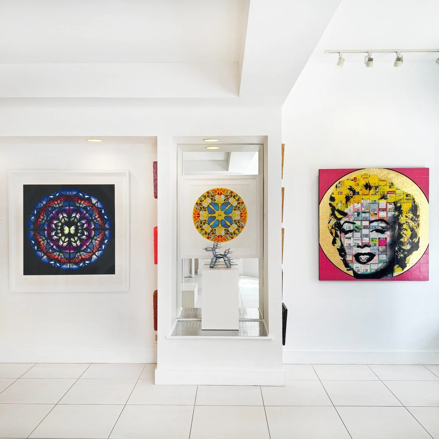 Pinks in Palm Beach 💝 with an arrival of new works by @mrbrainwash &amp; @taylorsmithstudio, as well as fresh pieces from @artmiamifairs, don't miss out on an opportunity to collect contemporary works available in our Florida gallery!

Link in bio a