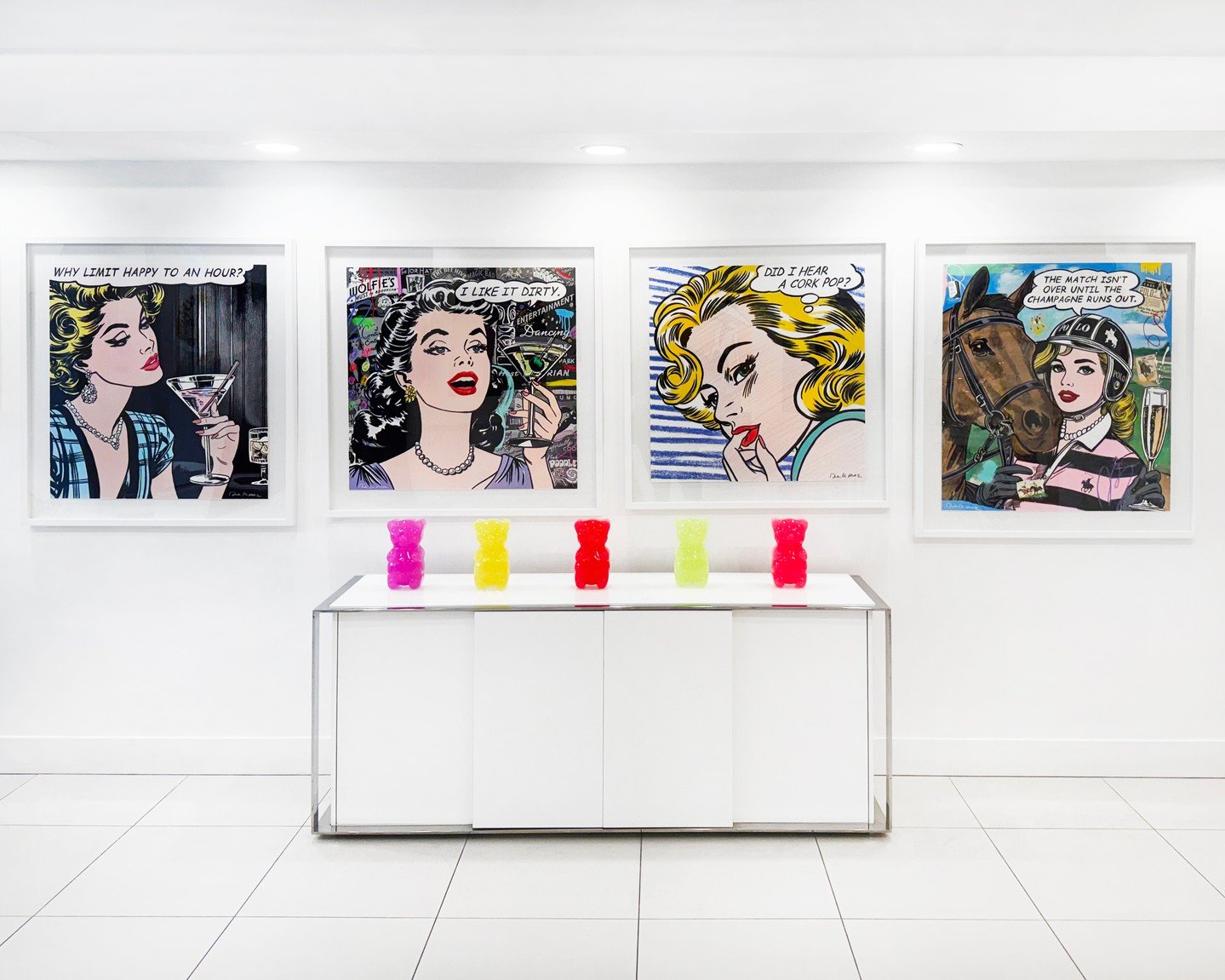 Holiday essentials: art, champagne, martinis, cake (in that order 😉)

See new @kingofpopart mixed media works on paper and sculpture currently displayed in our #PalmBeach and #Boston galleries! DM us with inquiries.

Link in bio.
.
.
.
#dtrmodern #a