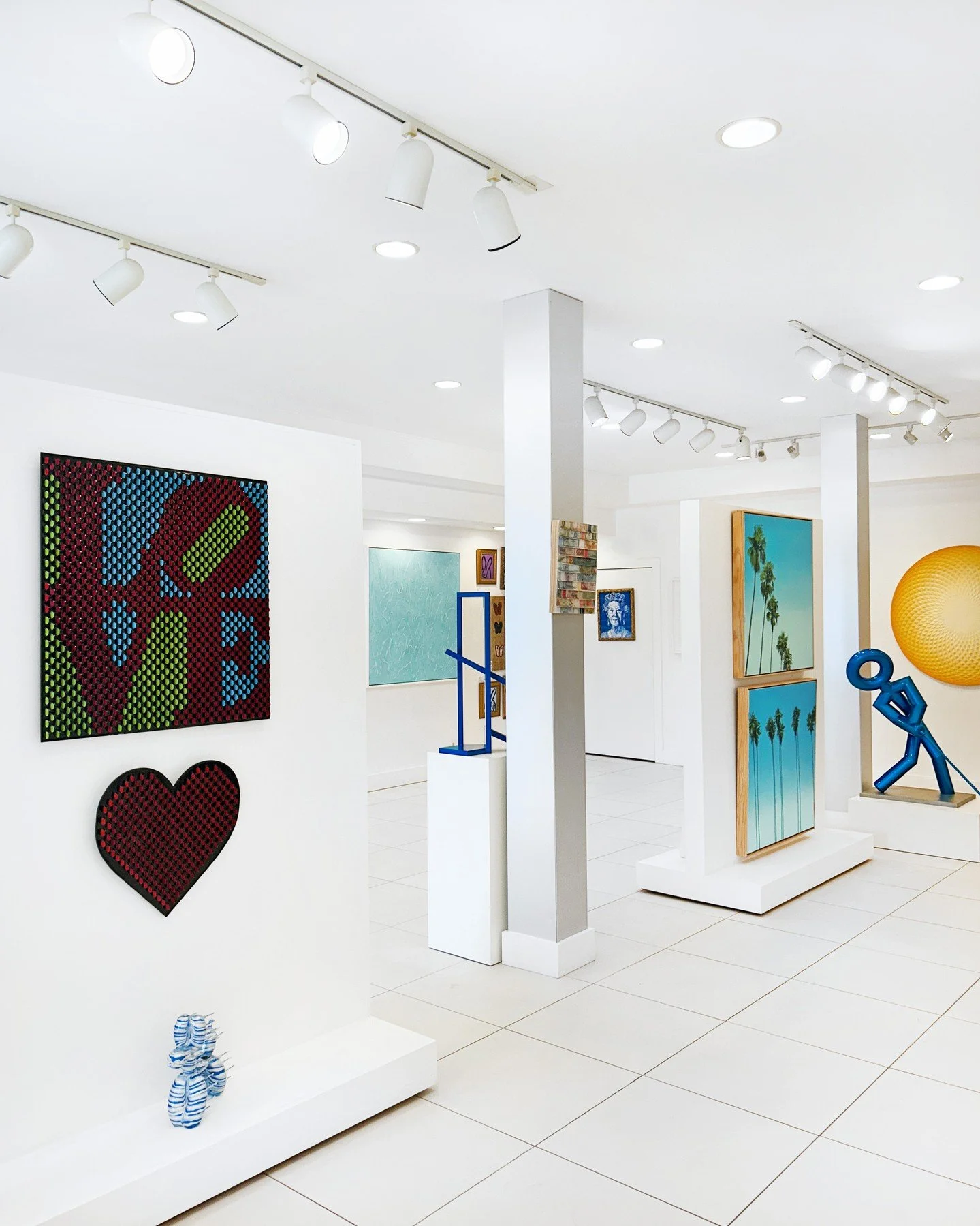 We LOVE the new work by @jurajkralik.art in #PalmBeach ❤️ Swipe to see a special feature of the newest works in our gallery and stop by to see them change in front of your eyes!

DM for inquiries.
.
.
.
#dtrmodern #artgallery #pbartscene #worthavenue