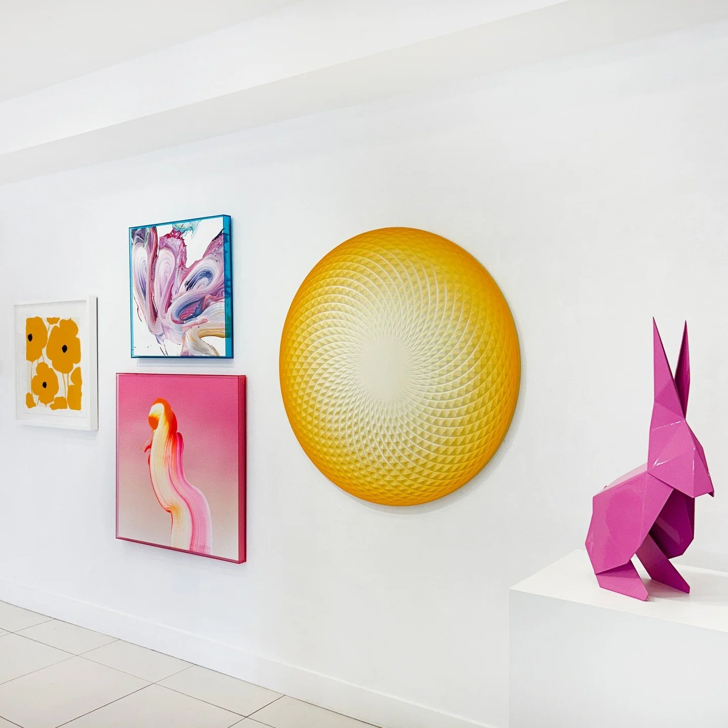 In honor of Daylight Savings today and the spring forward 🌷 enjoy works by @ericmoorestudio that feel like sunshine! Seen on display in our Palm Beach gallery, scroll to more available works.

Link in bio and DM for inquiries.
.
.
.
#dtrmodern #artg