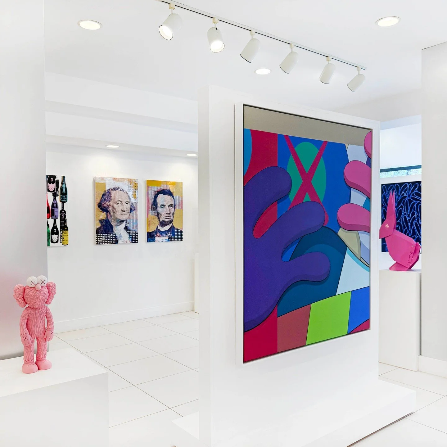 Start your weekend on a high note with a visit to our #PalmBeach gallery! 

From pop art by famed artists like #KAWS and @mr.brainwash, to portraiture by @houbenrt, and new featured series by @campbelllapun... we have something for everyone here on d