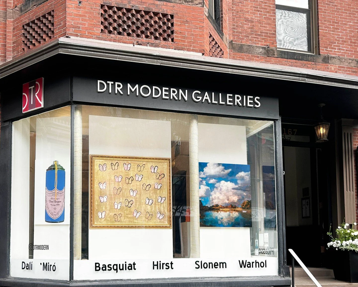 Spend your Saturday with us in the Boston gallery 🦋

Featuring @campbelllapun @huntslonem and @stevnnhall from left to right, and a fresh curation of contemporary and blue-chip artworks inside, come say hi!

Link in bio and DM for inquiries.
.
.
.
#