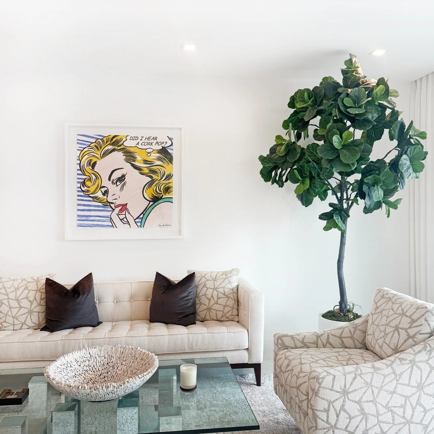 Almost Friday... did you hear a cork pop?🍾

Admiring a recent Palm Beach client's install of two fabulous @kingofpopart works. Swipe for new inventory by #NelsonDeLaNuez across our gallery locations! DM us for inquiries.
.
.
.
#dtrmodern #nelsondela