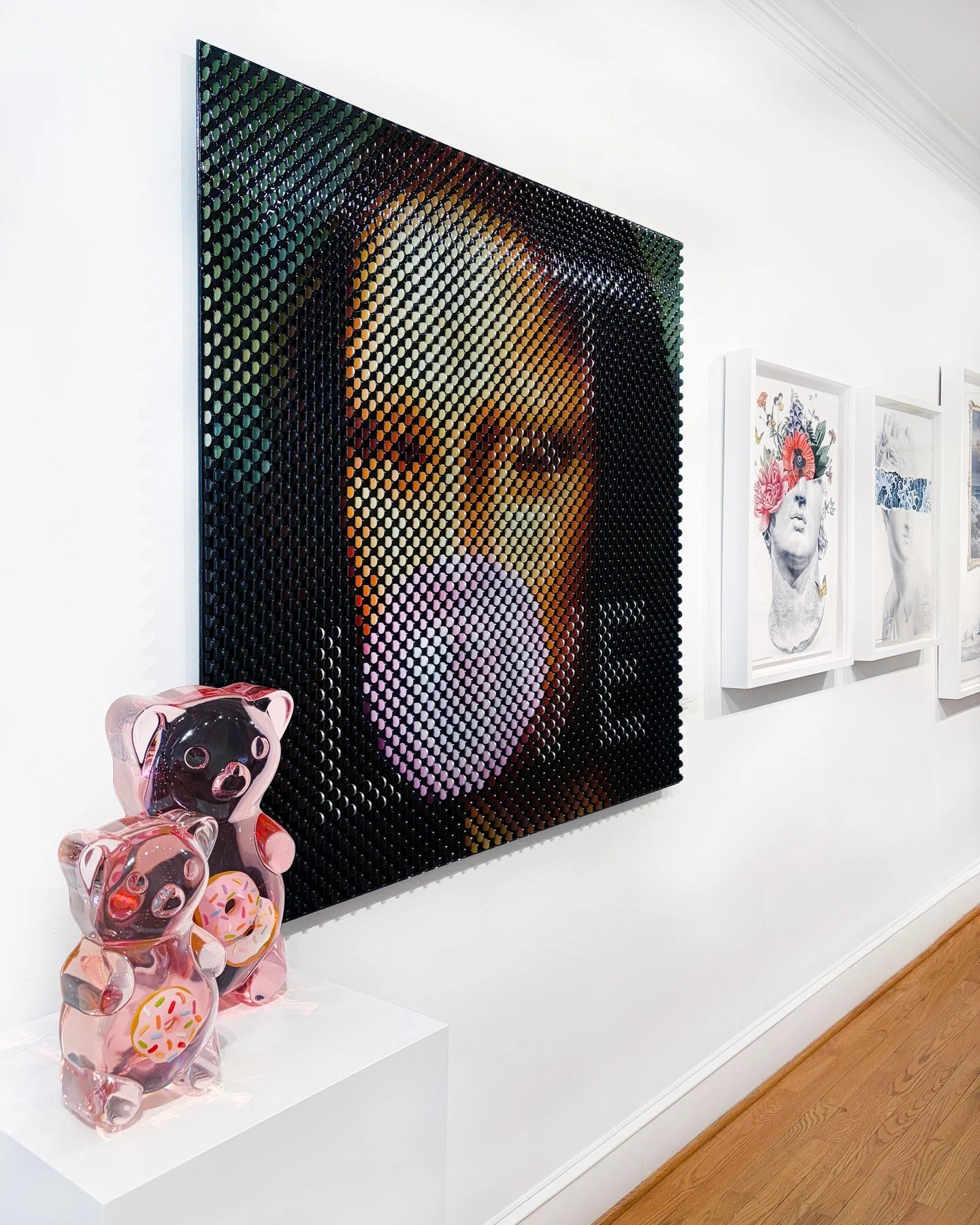 Mona Lisa or Marilyn Monroe? Now you don't have to choose! 😝 New pop art inspired work by @jurajkralik.art changes from one iconic portrait to another as you walk by. Stop into our #DC gallery to see this piece in person! Also featuring work by @iam