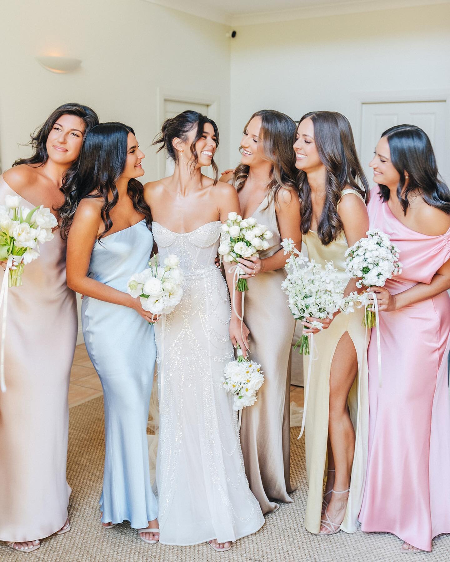QUEENS X 6 ✨

Bianca&rsquo;s girls wore the most stunning mix of warm pastel dresses, complimented by mismatched seasonal bouquets.

When I posted these BTS clips (swipe left ⬅️), my DM&rsquo;s exploded with questions about these dresses. It&rsquo;s 