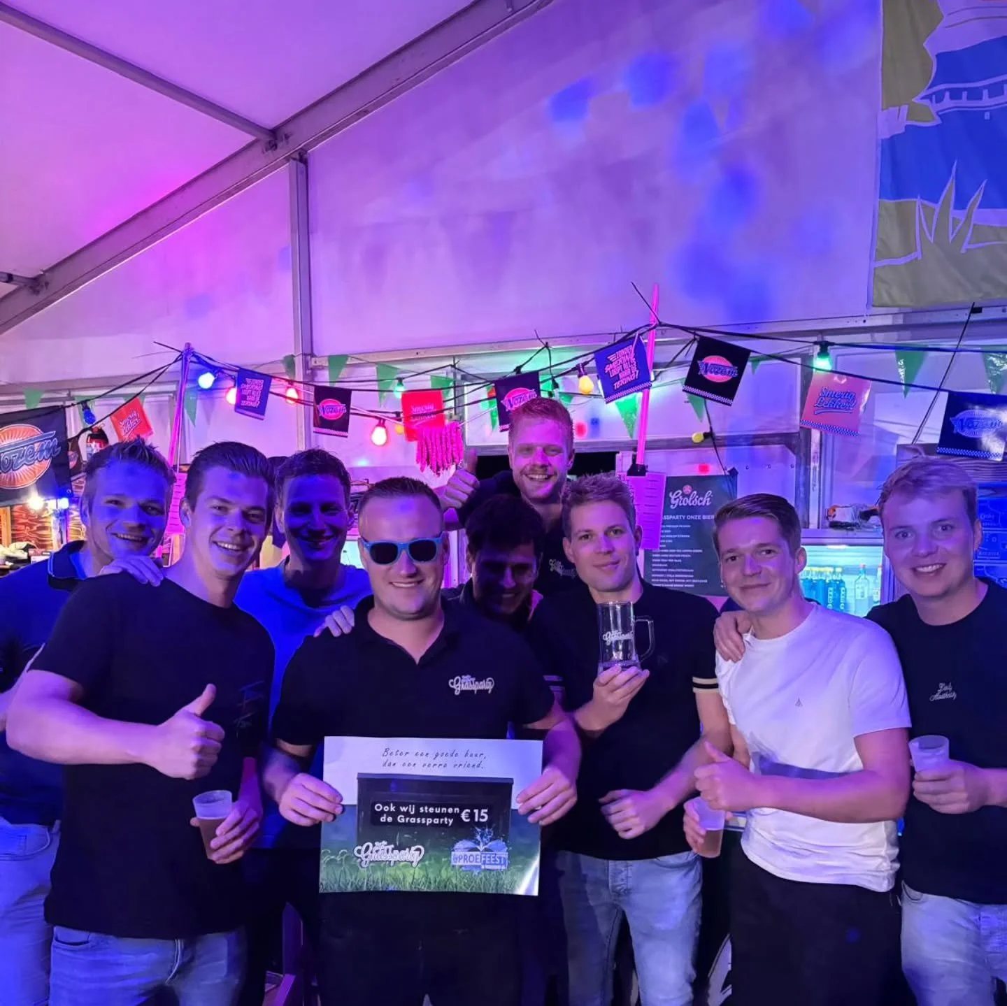 Onder het motto van &quot;beter een goede buur dan een verre vriend&quot; worden wij ook graag grasshelden!🍻