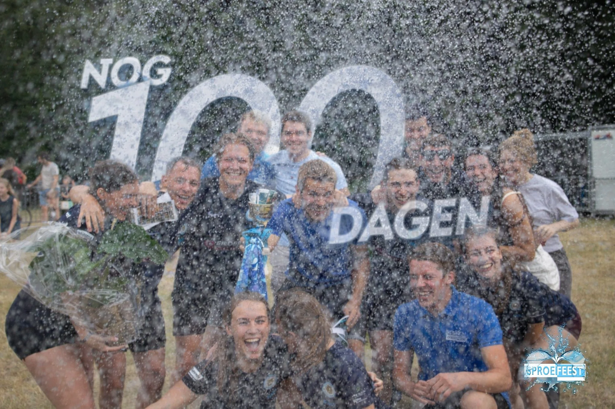 Nog 100 dagen&hellip; en dan is &rsquo;t weer zover 🍻

Het aftellen is begonnen en wij zijn al flink bezig om er weer een mooi feest van te maken. Als we die foto&rsquo;s zo terugzien, begint het toch ook alweer te kriebelen. Maar nog ff geduld, wan
