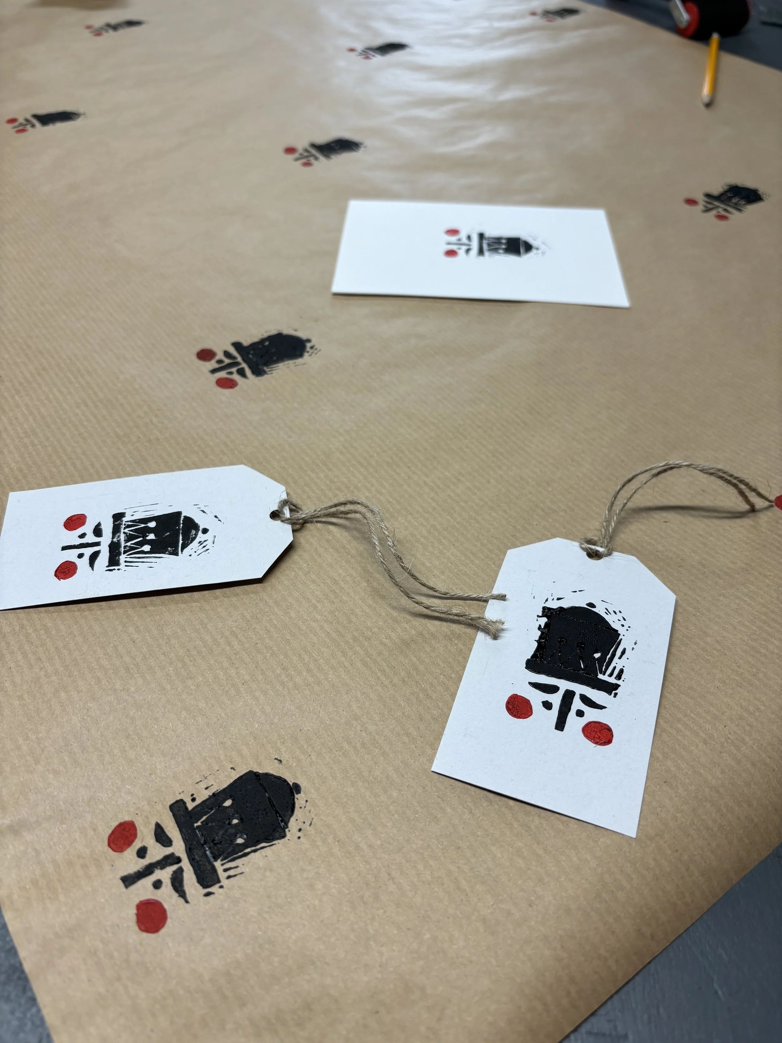 Christmas Lino Cutting & Printing, Wrapping Paper, Tags & Cards 03.12.26 6:30 - 8:30pm