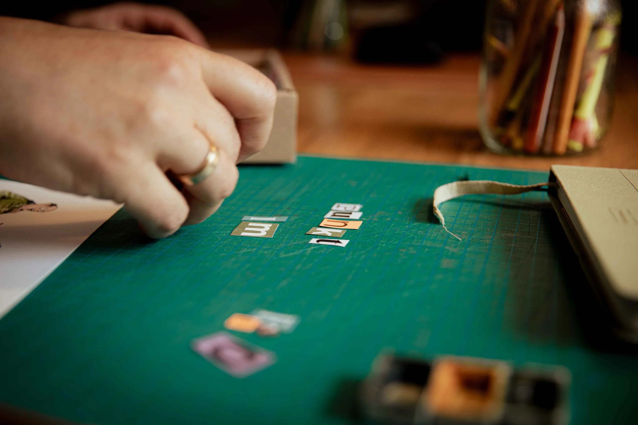 COLLAGE, BUCHSTABENLIEBE