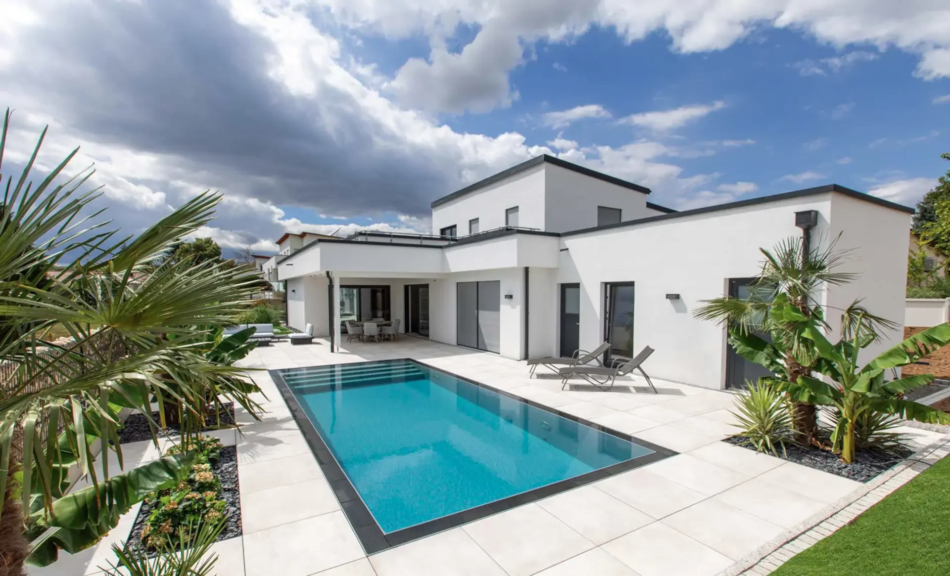 Schwimmbad Niveko by MyMilla