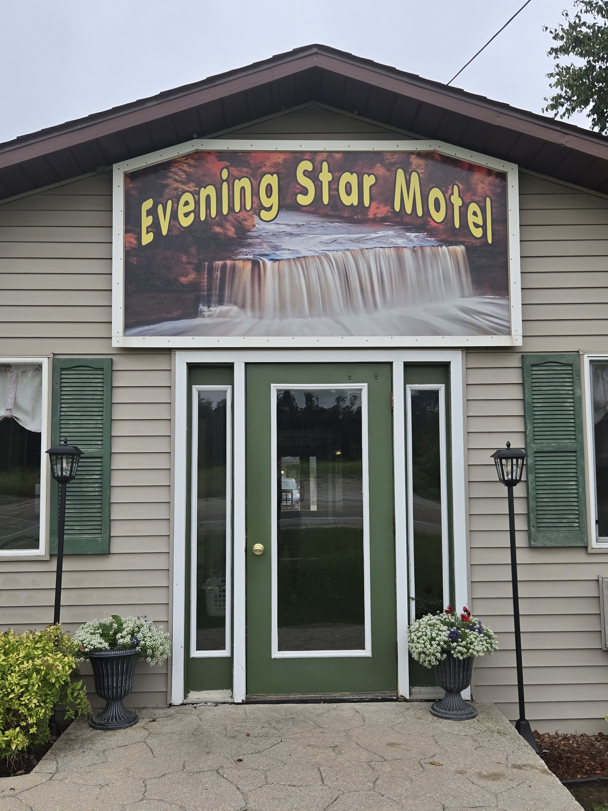 EveninigStarMotel.JPG