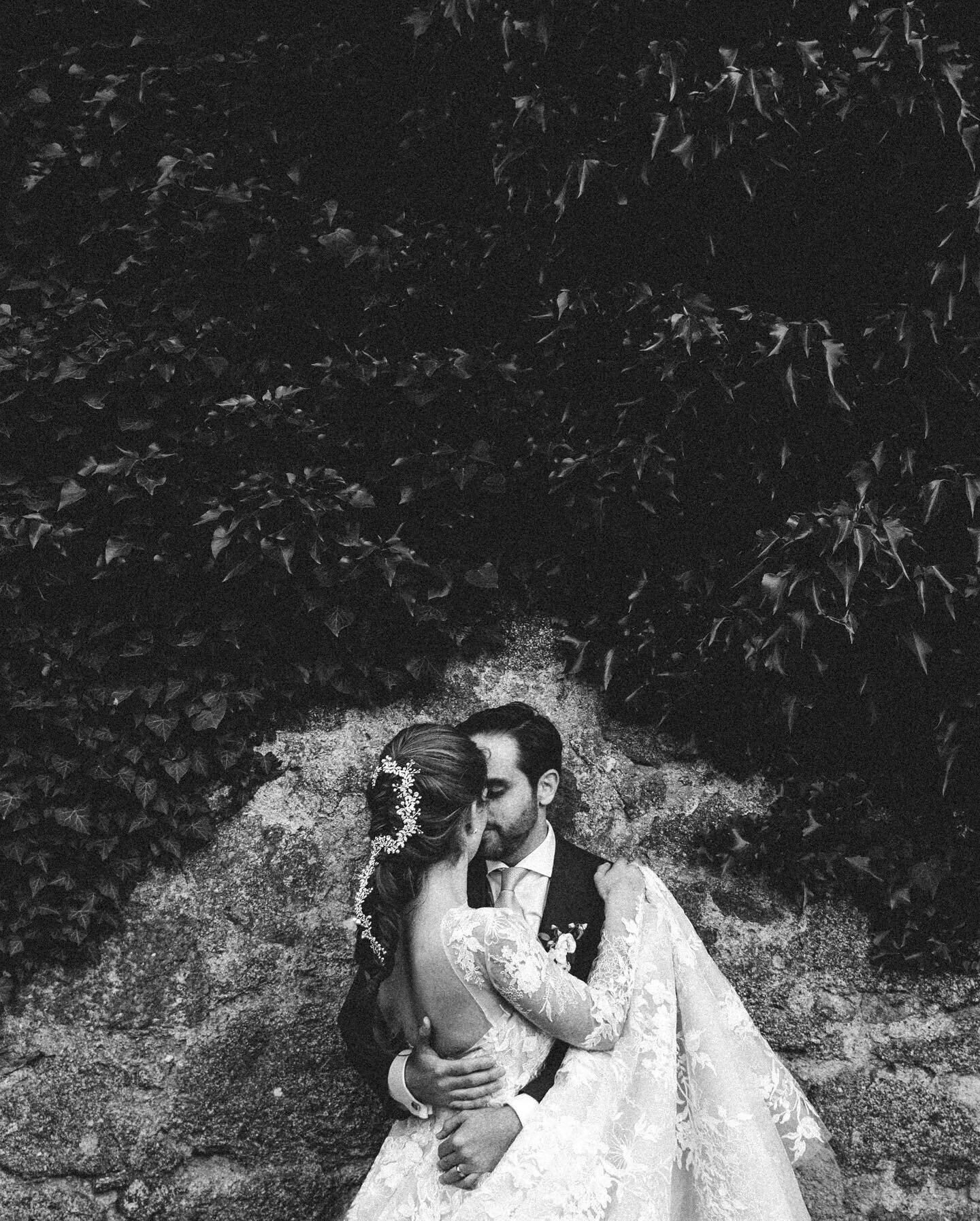 Corina y Andr&eacute;s. El Escorial. 
.
@corinalujan @andresehc
.
@moniquelhuillier	@fincaelcampillo	@weddingswithlove	@alejandraromero_floralstudio	@leonelrojasdj	
@oui_novias