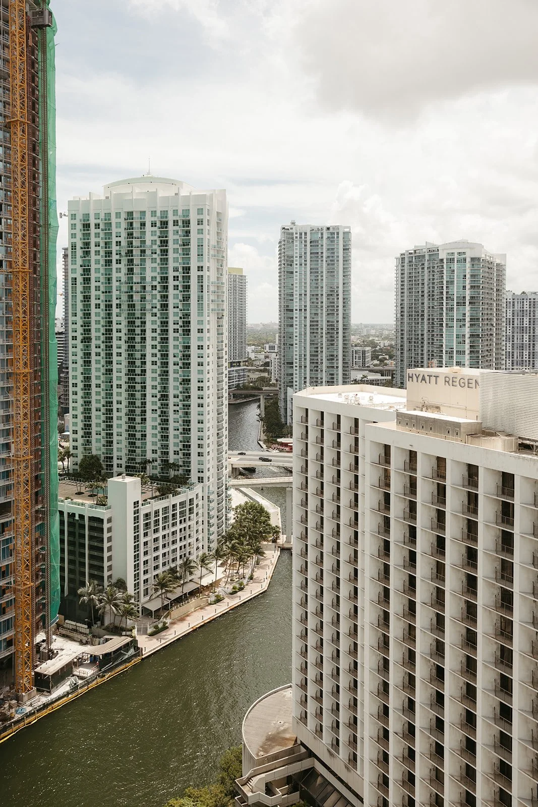 wedding-dupont-building-miami-miami-river-view-emotion-and-motion-01.jpg